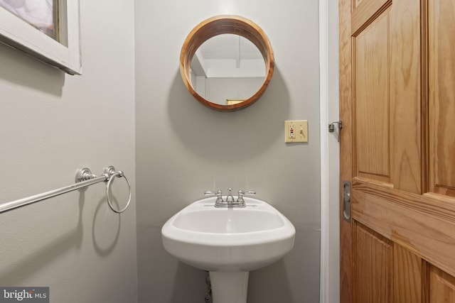33 Waverly Rd, Wyncote, PA 19095 - bathroom with a sink