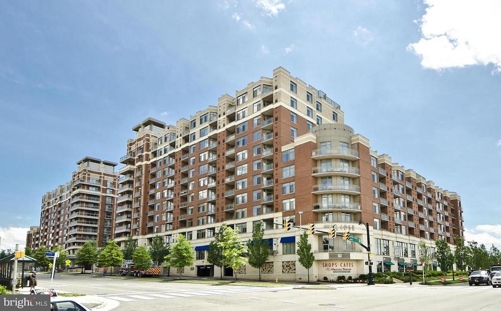3600 S Glebe Rd Unit 526W, Arlington, VA 22202 - view of apartment building / complex