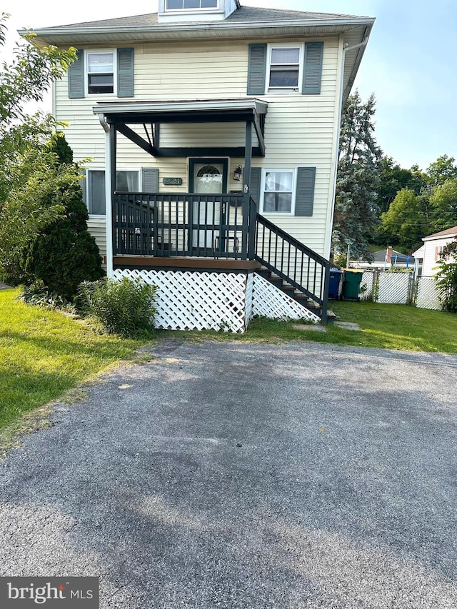 2221 Lincoln Ave, Reading, PA 19609 - view of front of home featuring covered porch