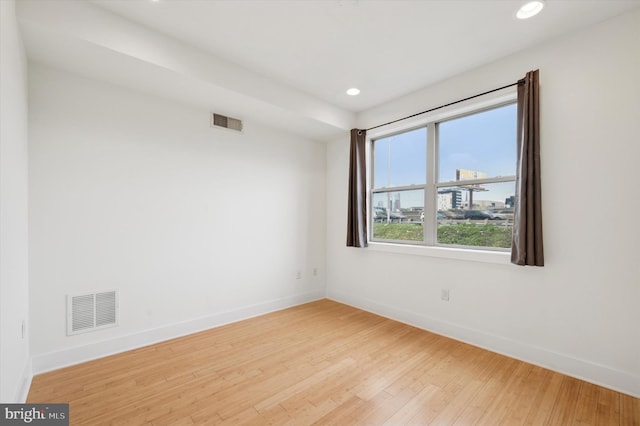 914 N Front St, Philadelphia, PA 19123 - unfurnished room featuring light wood-type flooring and recessed lighting