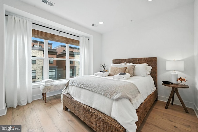3536 Sutton Heights Cir, Fairfax, VA 22031 - bedroom featuring light wood-type flooring and recessed lighting