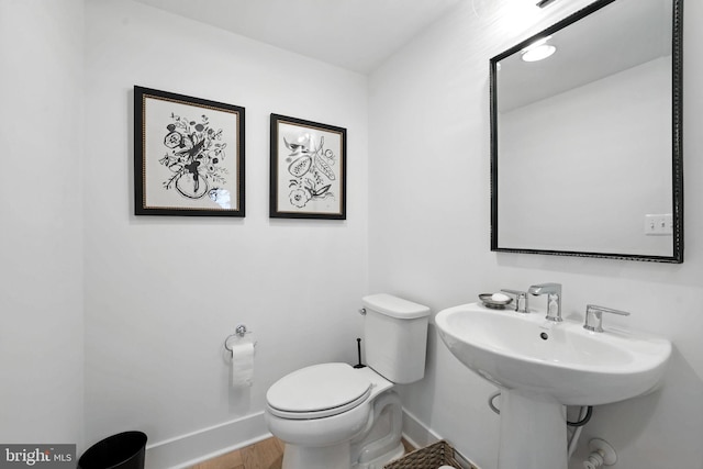 3536 Sutton Heights Cir, Fairfax, VA 22031 - bathroom with baseboards and wood finished floors