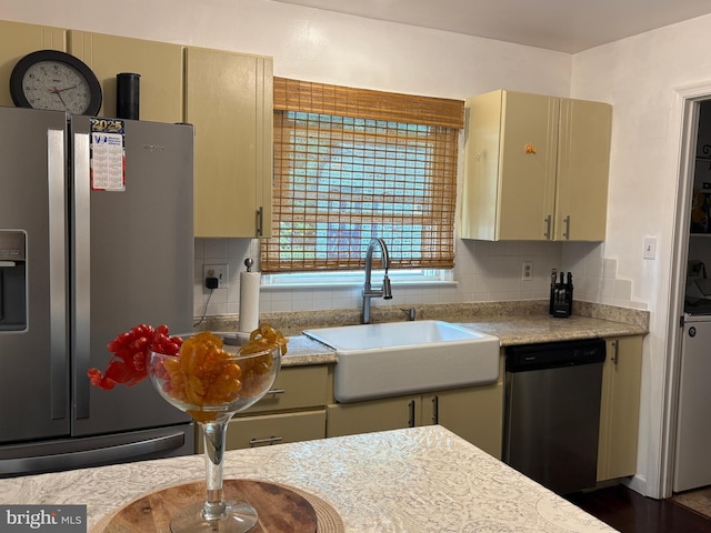 4105 Sunburst Ct, Alexandria, VA 22303 - kitchen featuring stainless steel appliances and decorative backsplash