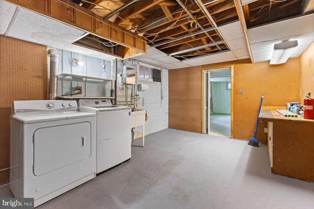12703 Bluhill Rd, Silver Spring, MD 20906 - laundry room featuring washer and dryer