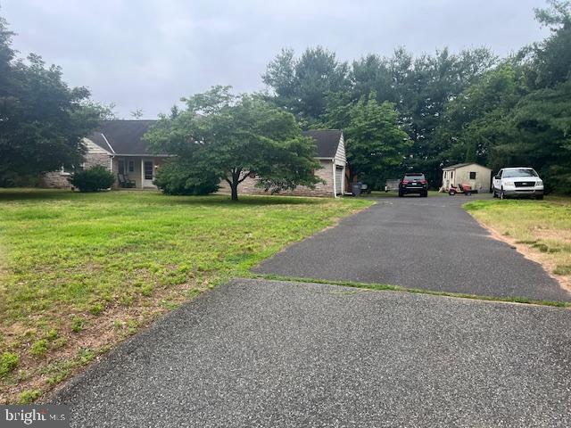 60 Buckwalter Rd, Royersford, PA 19468 - view of front facade with a front lawn