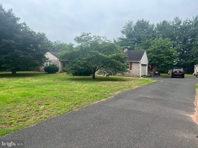 60 Buckwalter Rd, Royersford, PA 19468 - view of side of home featuring a garage and a yard
