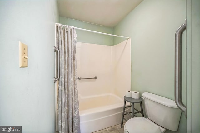 23 Maple St, Ashland, PA 17921 - bathroom featuring toilet and shower / tub combo with curtain