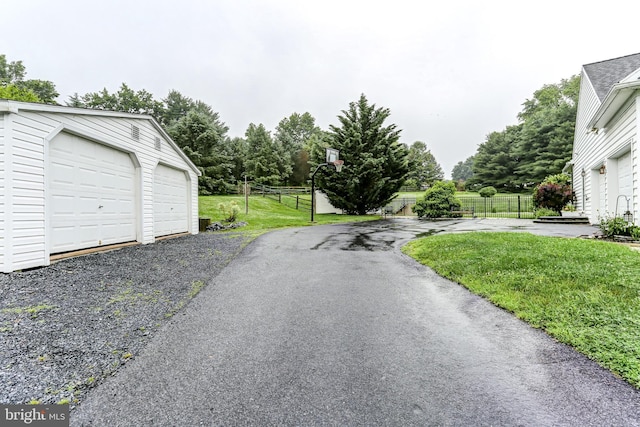 10 Elser Hill Rd, Lititz, PA 17543 - view of asphalt driveway