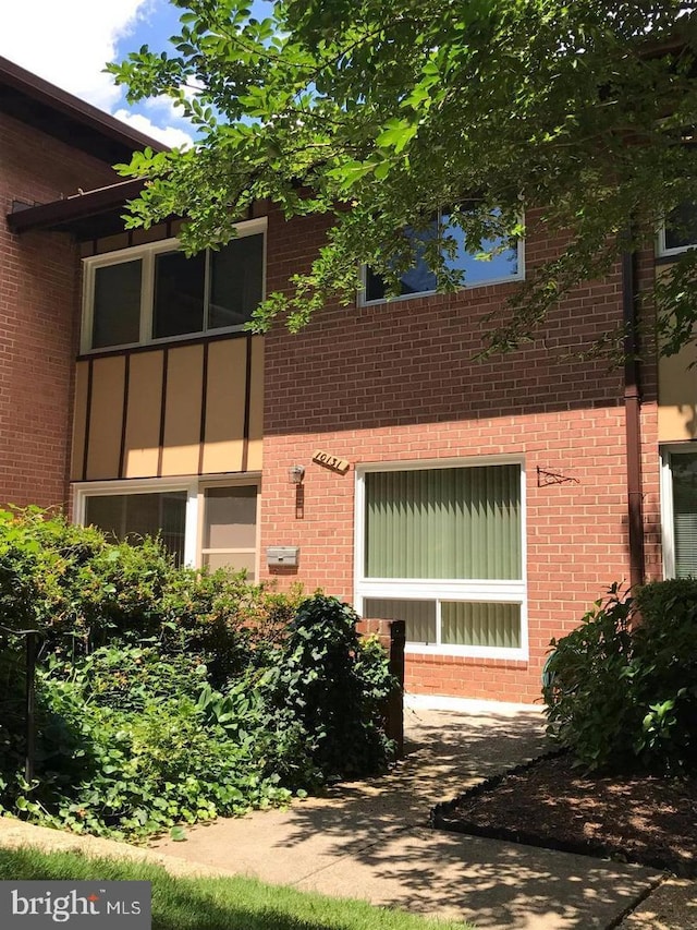 10131 Fair Woods Dr, Fairfax, VA 22030 - view of building exterior