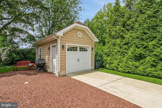 240 Meadow Dr, Haddonfield, NJ 08033 - detached garage featuring driveway