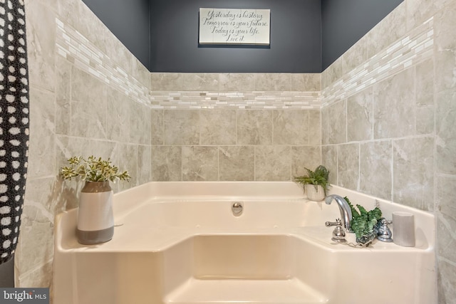 18424 Horseshoe Bend Rd, Sharpsburg, MD 21782 - bathroom with a bath and tile walls