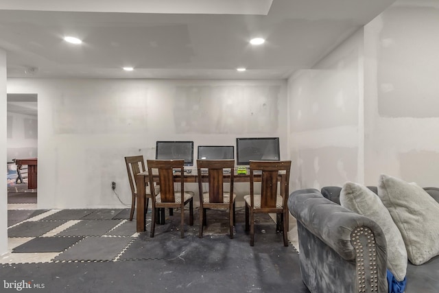 18424 Horseshoe Bend Rd, Sharpsburg, MD 21782 - dining room with recessed lighting and concrete flooring