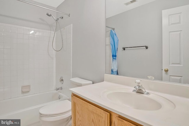 6483 Sedgwick St, Elkridge, MD 21075 - bathroom featuring shower / tub combo with curtain and vanity