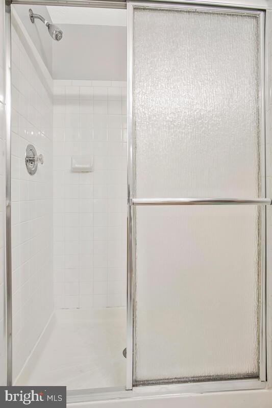 6483 Sedgwick St, Elkridge, MD 21075 - bathroom featuring a shower stall