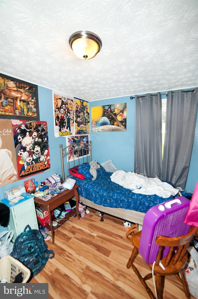 505 Northview Rd, Mount Airy, MD 21771 - bedroom with wood finished floors and a textured ceiling