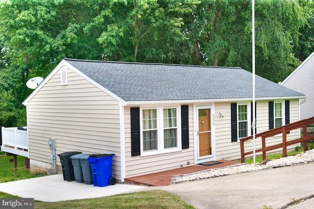 505 Northview Rd, Mount Airy, MD 21771 - single story home featuring a shingled roof