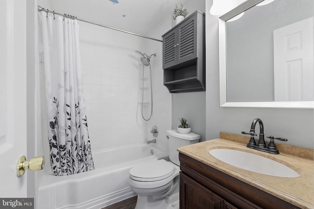 14361 Springbrook Ct, Woodbridge, VA 22193 - full bathroom featuring shower / tub combo with curtain and vanity