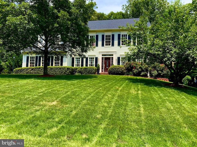 7834 Meadowgate Dr, Manassas, VA 20112 - colonial-style house with a front yard