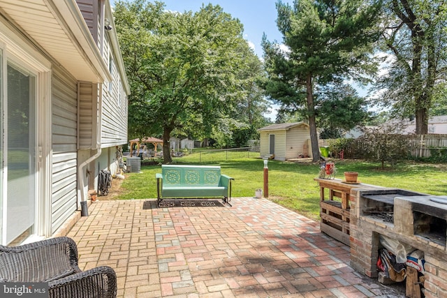 1446 California St, Woodbridge, VA 22191 - fenced backyard featuring a patio and a storage unit