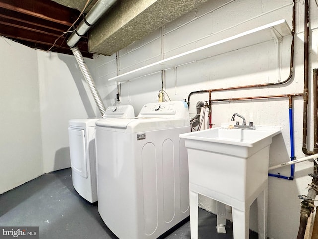 1504 Bonwood Rd, Wilmington, DE 19805 - laundry room featuring washer and dryer