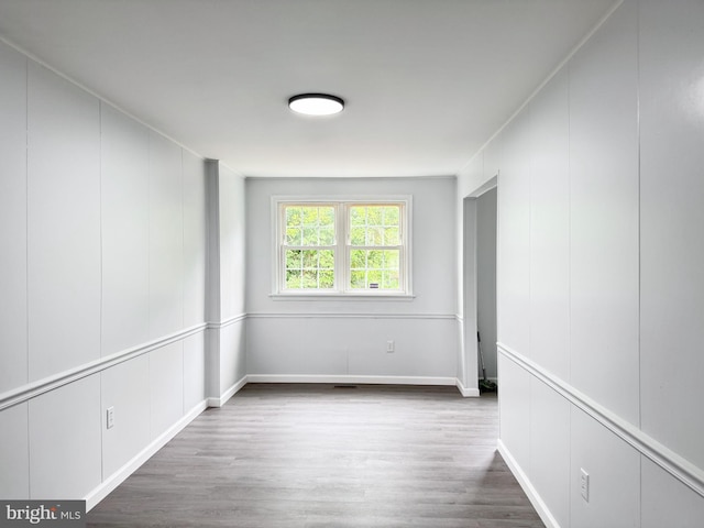 1504 Bonwood Rd, Wilmington, DE 19805 - empty room featuring wood finished floors and a decorative wall