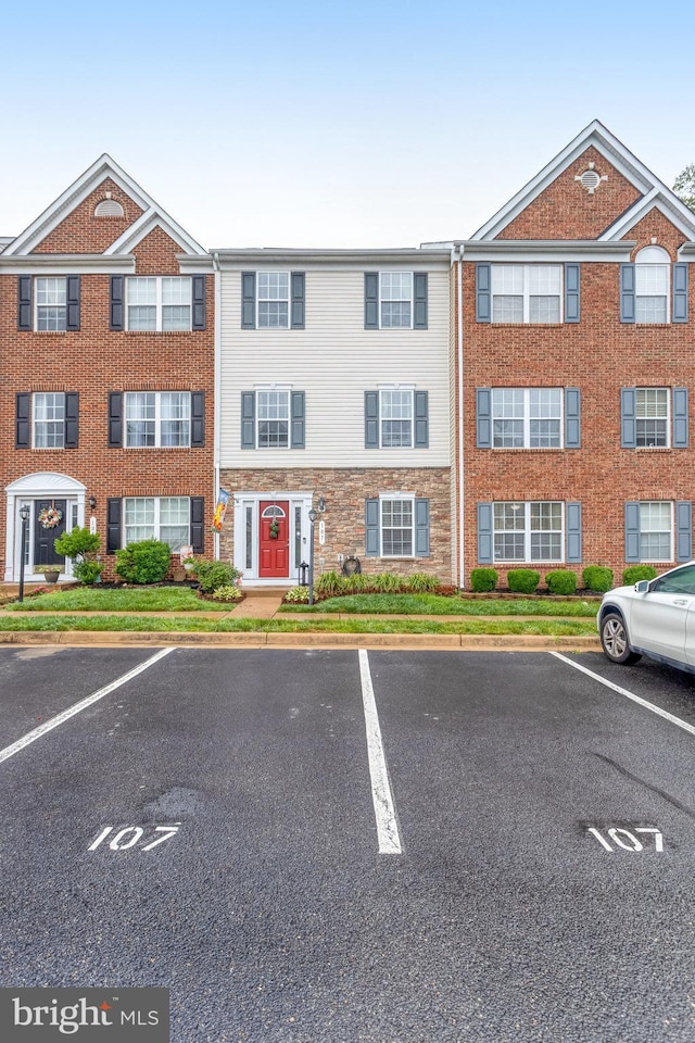 107 Pelican Cv, Stafford, VA 22554 - view of front of property with uncovered parking