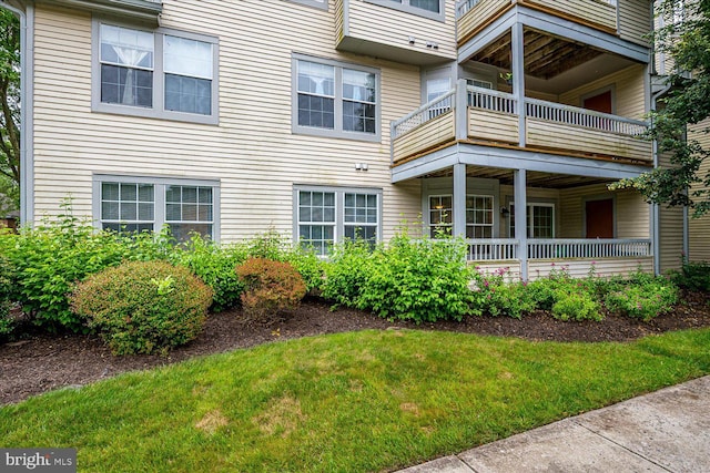 108 Wrangel Ct Unit 1, Princeton, NJ 08540 - rear view of house with a balcony and a lawn