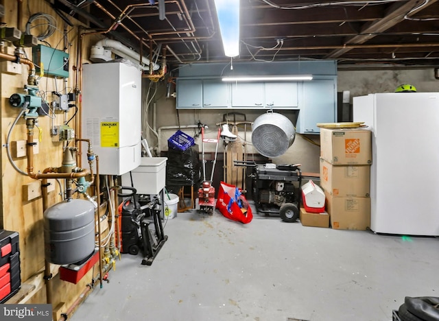 1722 Swamp Pike, Gilbertsville, PA 19525 - unfinished below grade area featuring freestanding refrigerator