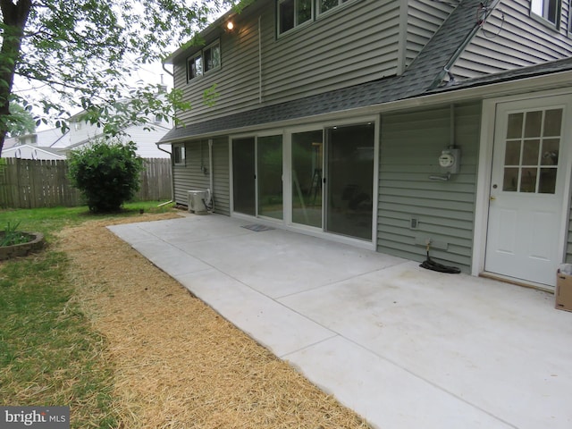 116 Hollow Rd, Levittown, PA 19056 - view of patio / terrace