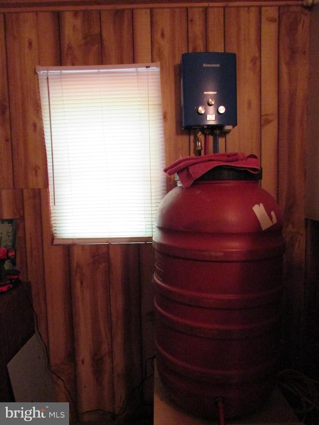 293 Snow Shoe Mountain Forest Rd, Snow Shoe, PA 16874 - detailed view of wood walls