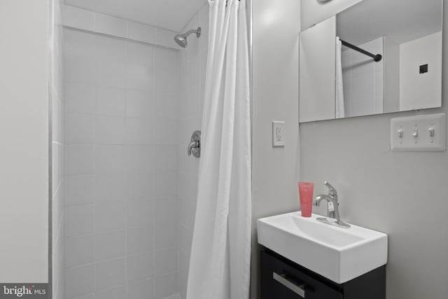5117 Duel Pl, Capitol Heights, MD 20743 - full bath featuring a tile shower and vanity