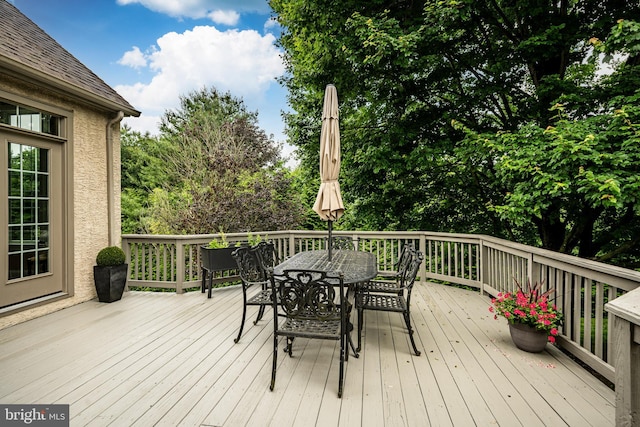 4 Taylor Chase Ln, West Chester, PA 19382 - wooden deck with outdoor dining area