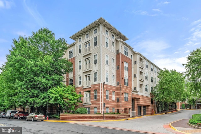 9480 Virginia Center Blvd Unit 327, Vienna, VA 22181 - view of building exterior