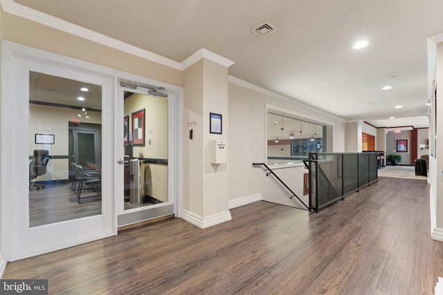 9480 Virginia Center Blvd Unit 327, Vienna, VA 22181 - hall featuring dark wood finished floors, ornamental molding, recessed lighting, and an upstairs landing