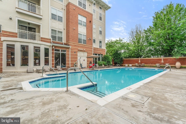9480 Virginia Center Blvd Unit 327, Vienna, VA 22181 - community pool with a patio area