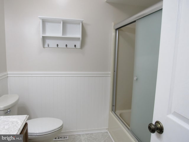3590 Choptank Rd, Preston, MD 21655 - full bath featuring a wainscoted wall, vanity, and shower / bath combination with glass door