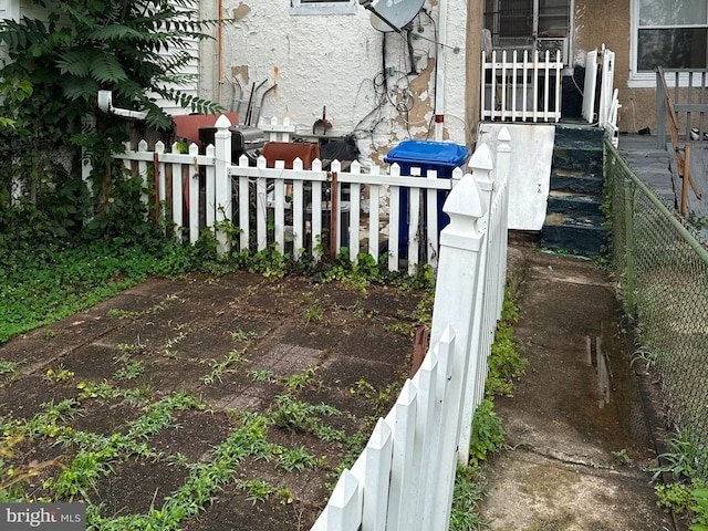 2853 W Mulberry St, Baltimore, MD 21223 - view of yard