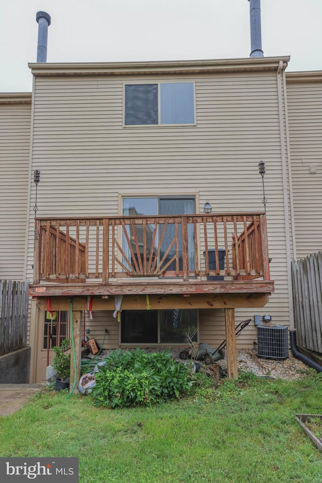11 Bryce Ct, Baltimore, MD 21236 - back of house with a deck