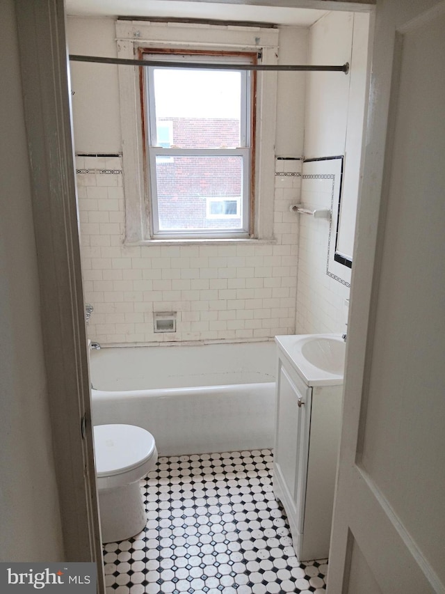 201 N 7th St, Darby, PA 19023 - full bathroom with vanity and tub / shower combination