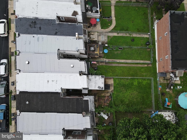 1110 E 11th St, Crum Lynne, PA 19022 - drone / aerial view