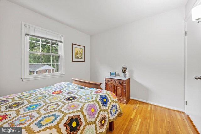 8306 Winslow Ave, Springfield, VA 22152 - bedroom featuring light wood-style floors and baseboards