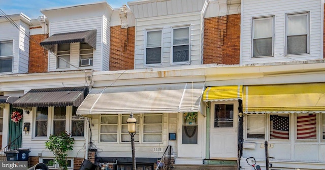 1115 E 11th St, Crum Lynne, PA 19022 - townhome / multi-family property with entry steps