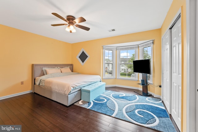 3436 Caledonia Cir, Woodbridge, VA 22192 - bedroom with dark wood-type flooring, a ceiling fan, and a closet