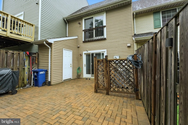 3436 Caledonia Cir, Woodbridge, VA 22192 - rear view of property featuring a patio area and roof with shingles
