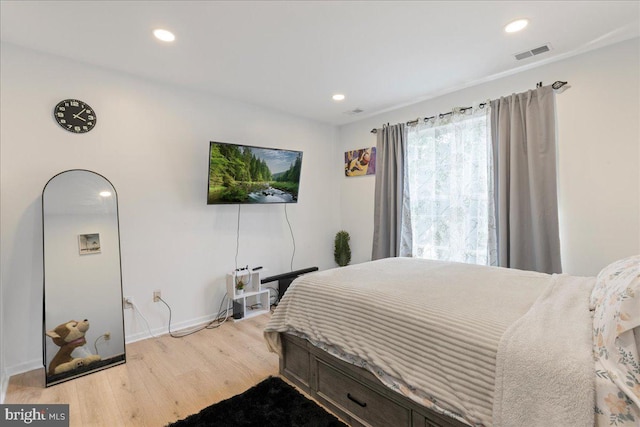 121 Kyle Way, Ewing, NJ 08628 - bedroom with light wood finished floors and recessed lighting