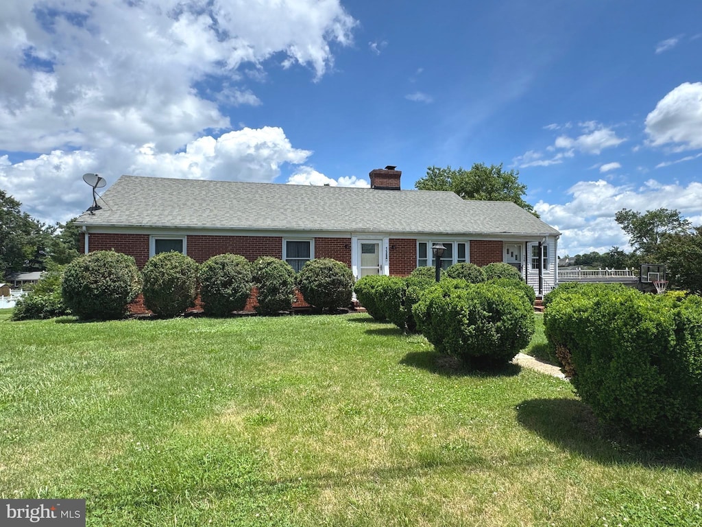 130 Morningside Dr, Culpeper, VA 22701 - ranch-style home featuring a front yard, brick siding, and a chimney