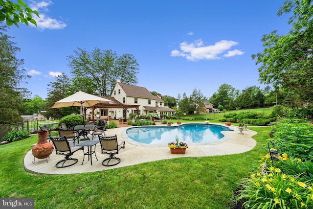 4105 Meadow Ln, Newtown Square, PA 19073 - view of swimming pool with a patio area