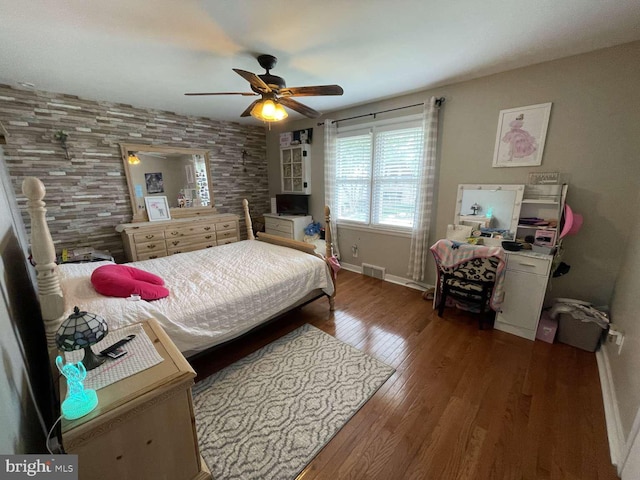 914 New Hope St, Norristown, PA 19401 - bedroom with wood finished floors and ceiling fan