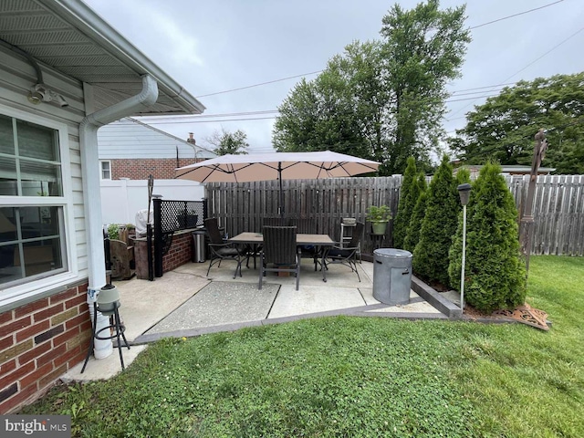 914 New Hope St, Norristown, PA 19401 - fenced backyard featuring a patio