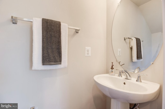 43792 Middleway Ter, Ashburn, VA 20147 - bathroom featuring a sink